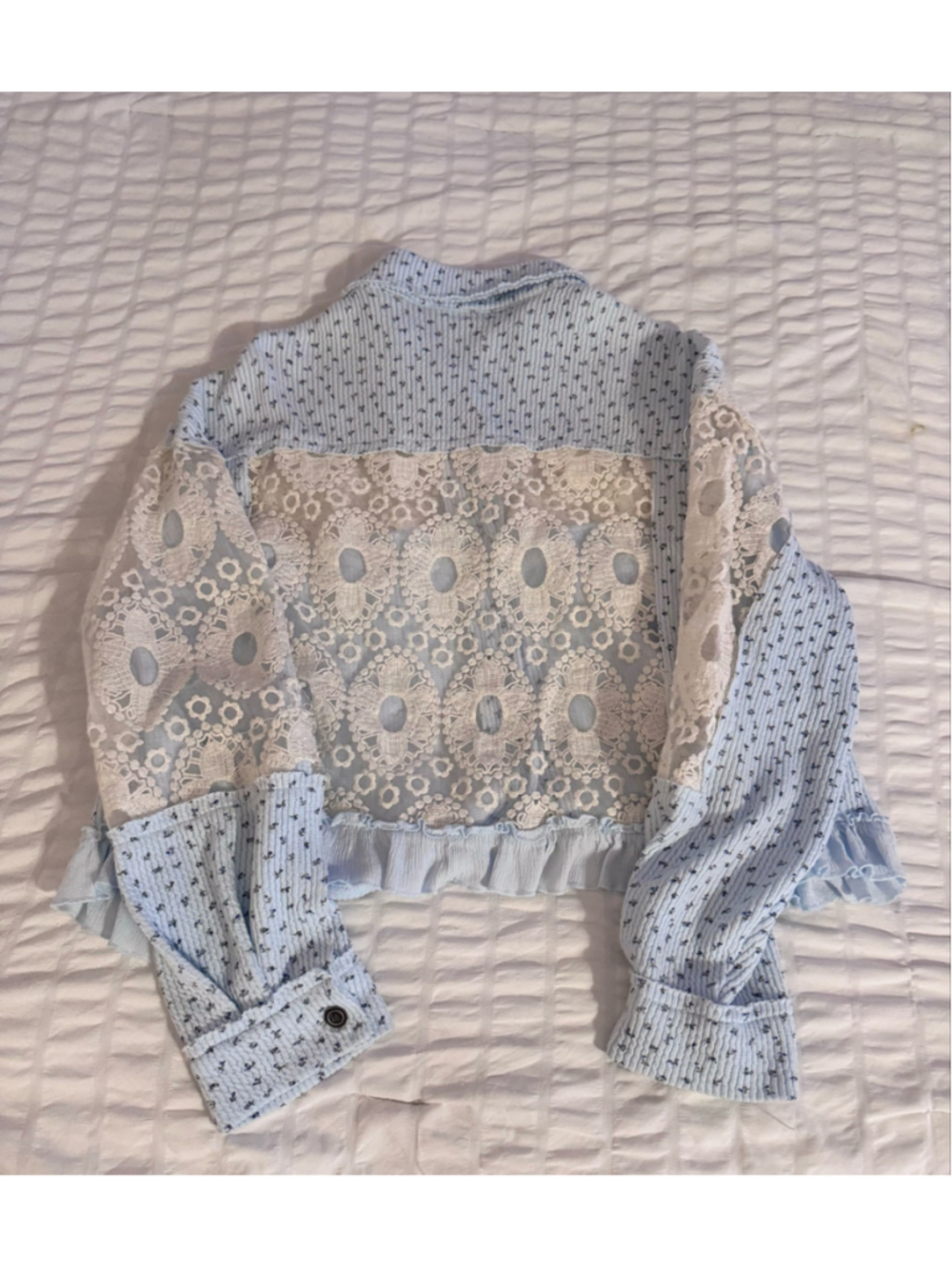 Women's Pol Floral Button Down Shirt, Size M, Blue and White - Picture 7 of 7